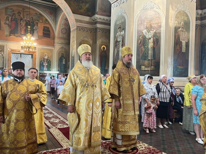 В чистопольском соборе Божественную литургию совершили два архиерея