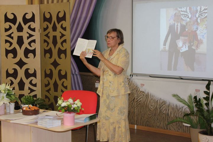 Чистопольский автор стихов и рассказов встретилась с казанскими читателями