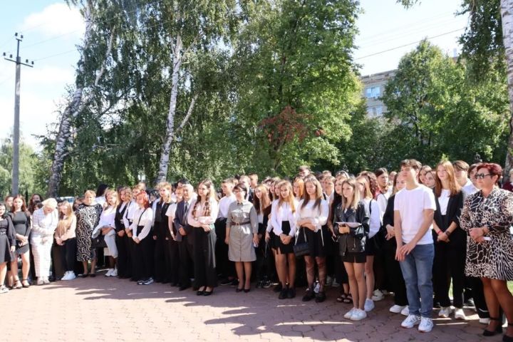 Студентов Чистопольского филиала КИУ поздравили с началом нового учебного года