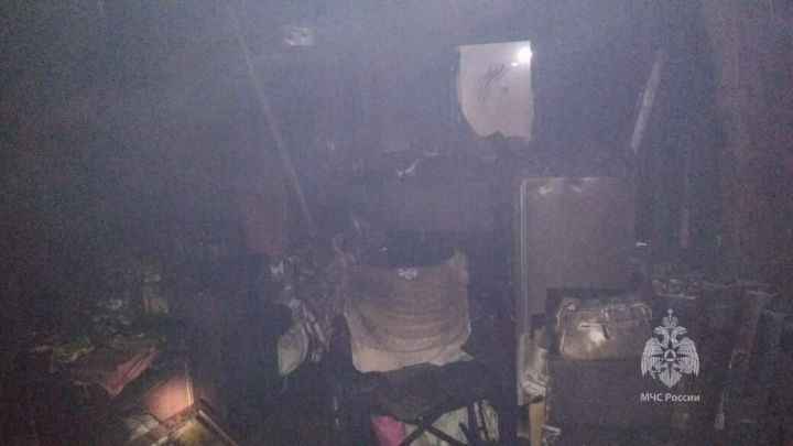 В ночном пожаре в многоэтажке погиб 51-летний мужчина