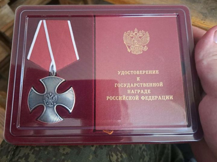 Министр обороны Сергей Шойгу вручил орден Мужества бойцу из Альметьевска