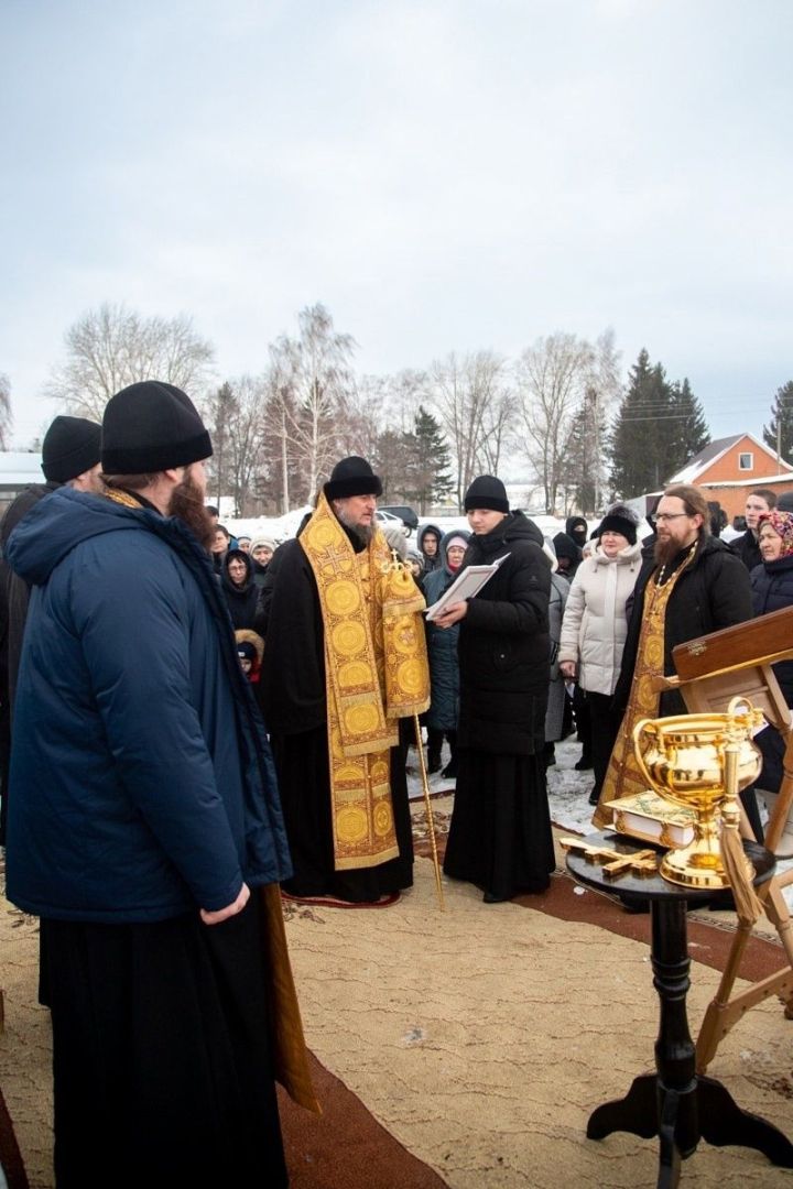 Епископ Пахомий освятил место под строительство храма в поселке Юлдуз