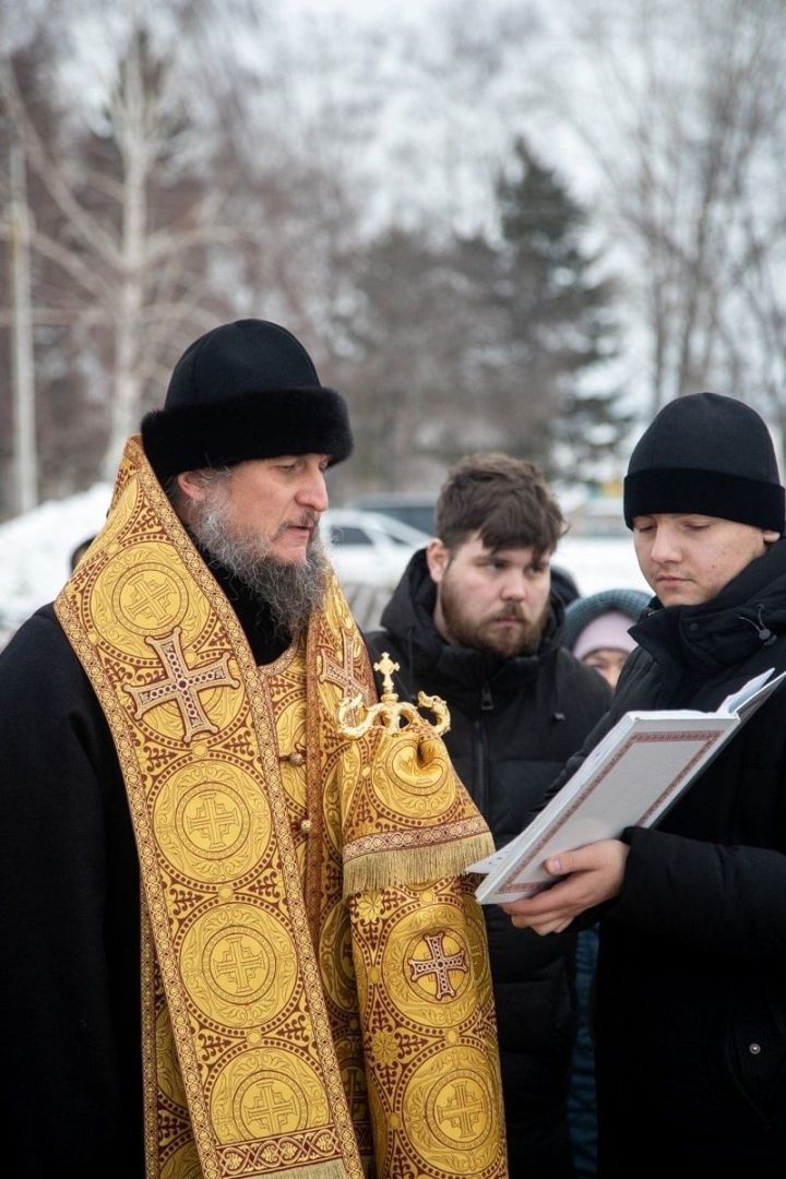 Епископ Пахомий освятил место под строительство храма в поселке Юлдуз