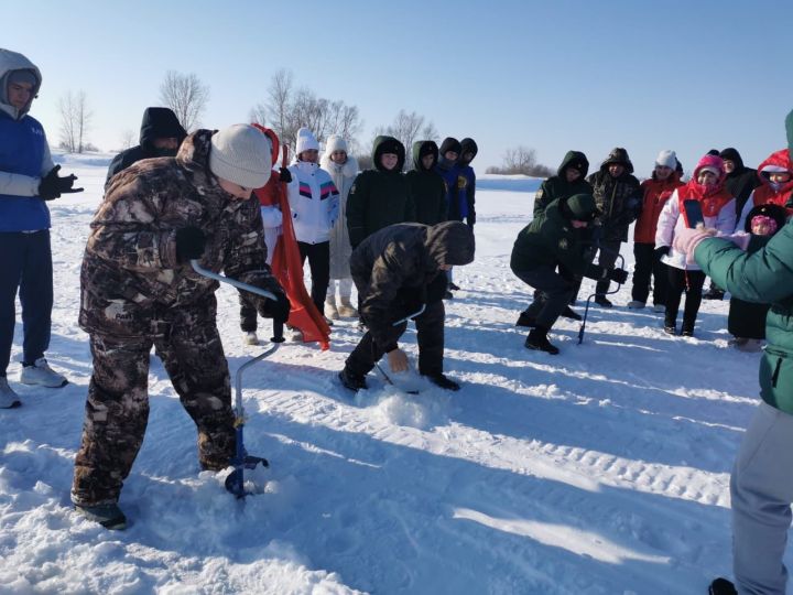 Более полусотни чистопольцев спасали рыбу от замора