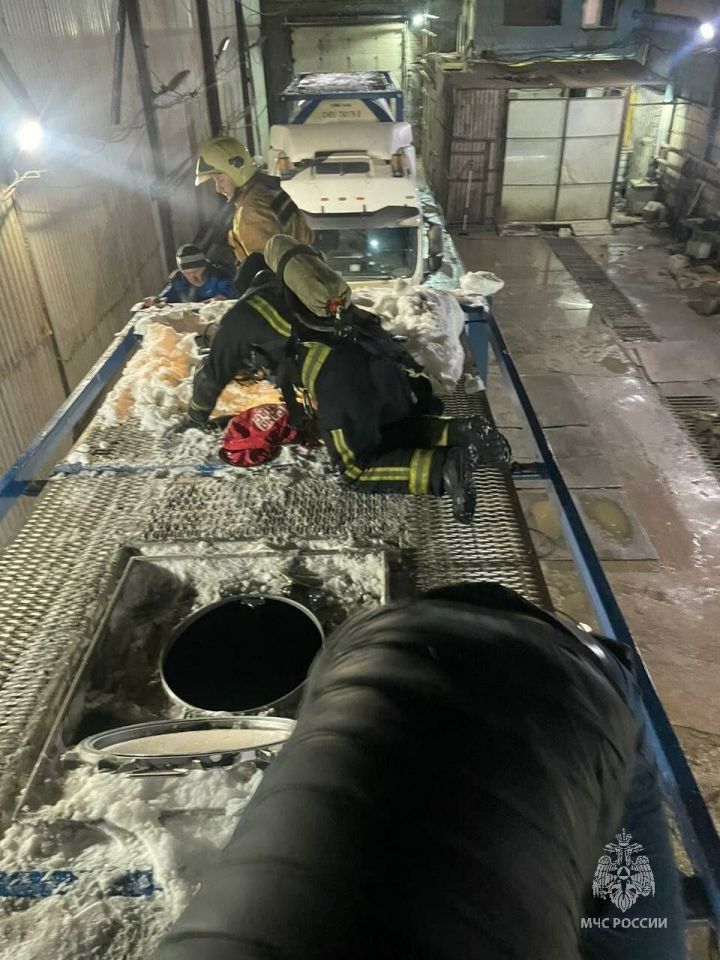 На казанской автомойке двое мужчин отравились гексеном