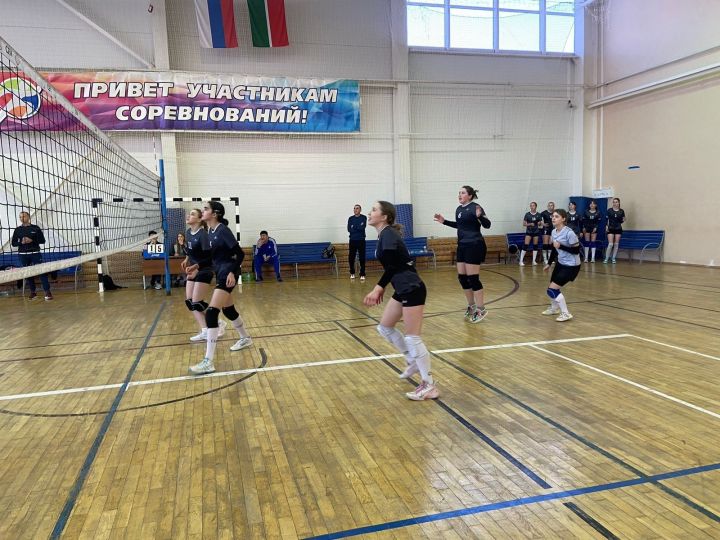 В Чистополе прошла торжественная церемония открытия Первенства РТ по волейболу среди девушек
