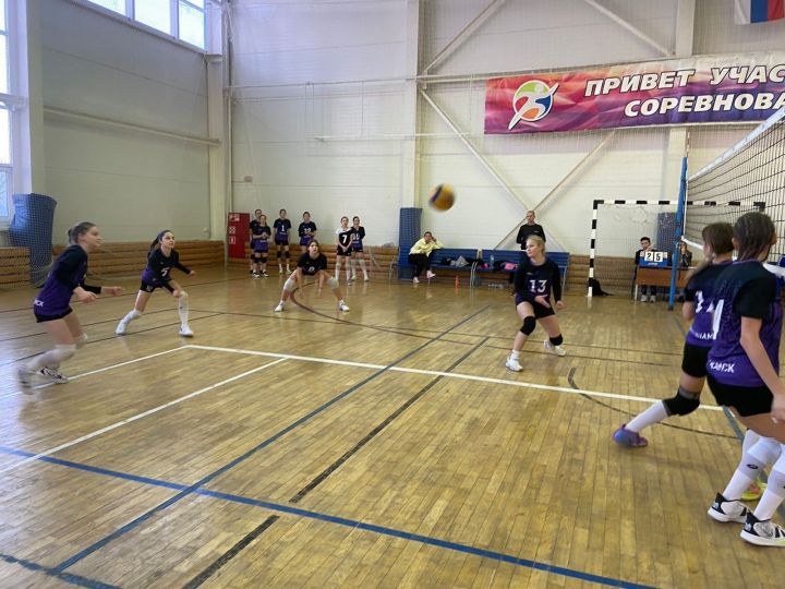 В Чистополе прошла торжественная церемония открытия Первенства РТ по волейболу среди девушек