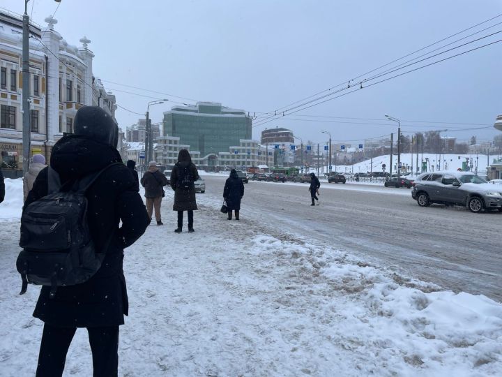 В Казани иномарка сбила женщину, которая внезапно вышла на дорогу