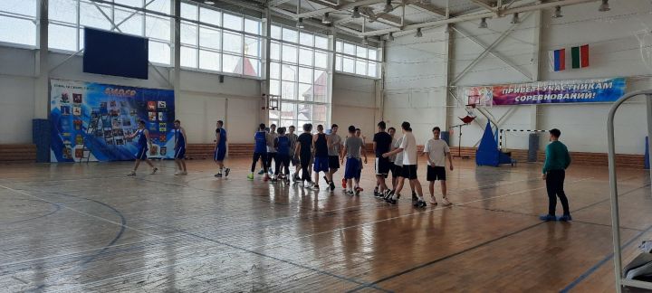 Чистопольские студенты приняли участие в первенстве по баскетболу