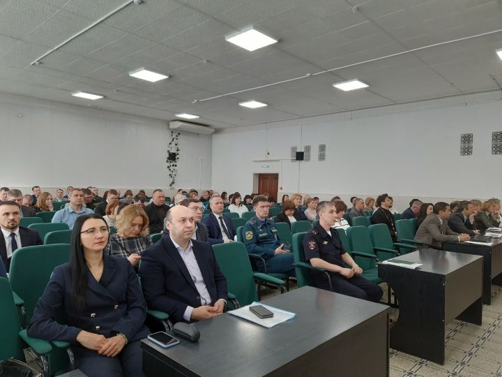 Вопросы подготовки к выборам, деятельность общества инвалидов, состояние дел в АПК обсуждались на совещании-планерке в чистопольском муниципалитете