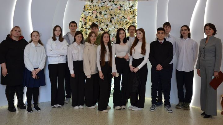 Учащиеся школы № 16 побывали в Чистопольском отделе ЗАГС