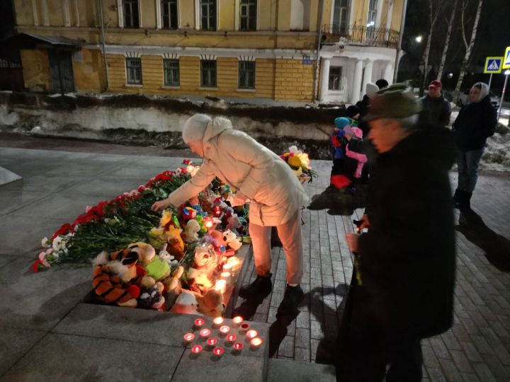 Чистопольцы зажгли свечи в память о погибших  в подмосковном «Крокус Сити Холле»