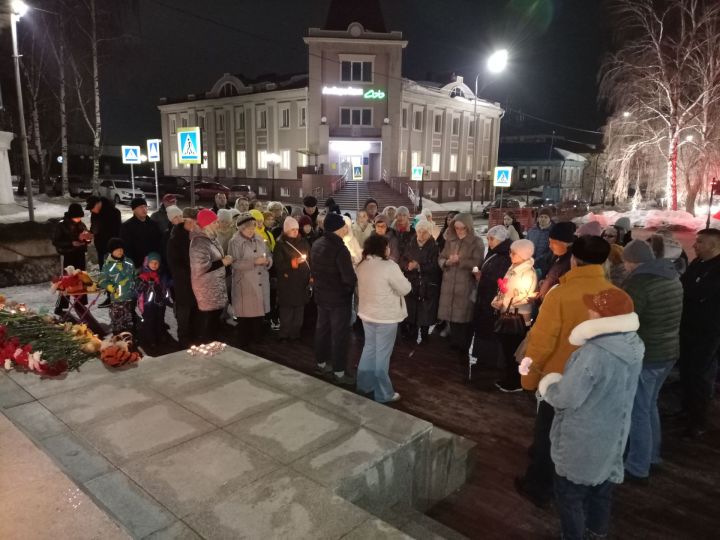 Чистопольцы зажгли свечи в память о погибших  в подмосковном «Крокус Сити Холле»