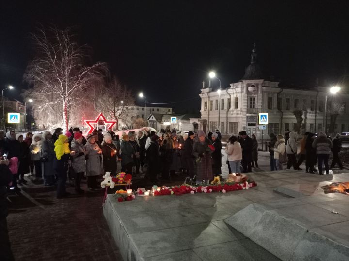 Чистопольцы зажгли свечи в память о погибших  в подмосковном «Крокус Сити Холле»