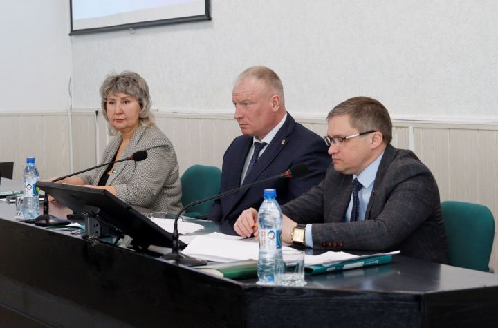 Депутаты обсудили экономическое развитие Чистопольского района и благоустройство города