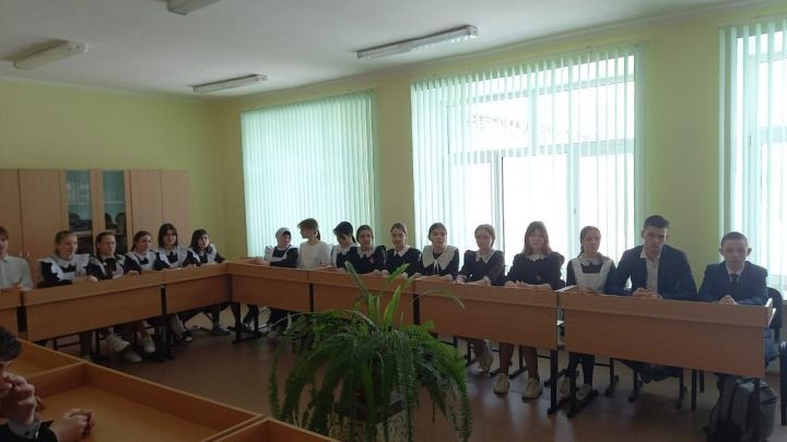 В Каргалинской гимназии прошел круглый стол «Мы славим женщину»