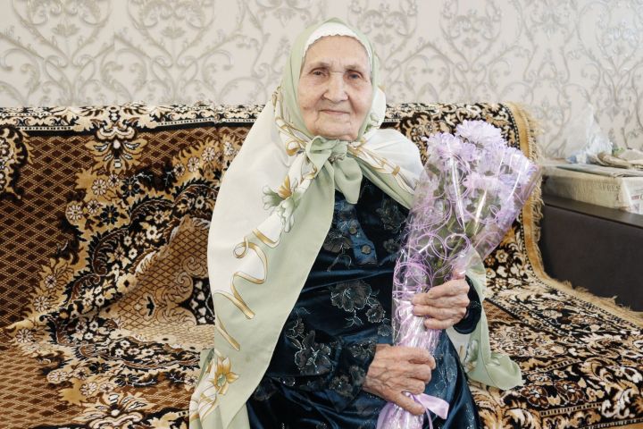Жительница Чистополя принимала поздравления с 90-летием