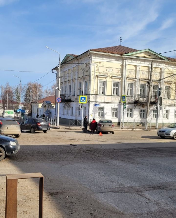 В Чистополе в центре города произошло ДТП