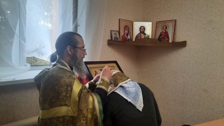 Священнослужитель посетил чистопольский дом-интернат