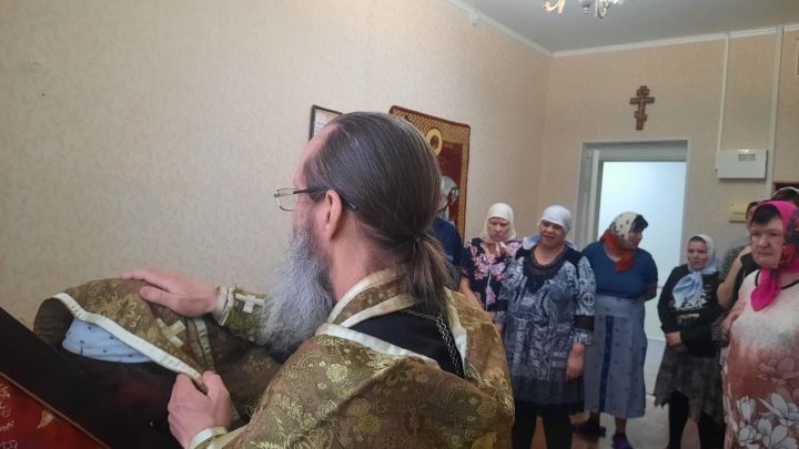 Священнослужитель посетил чистопольский дом-интернат