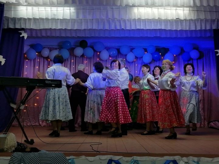 Песни танцы: в Чистополе прошел концерт, посвященный открытию навигации