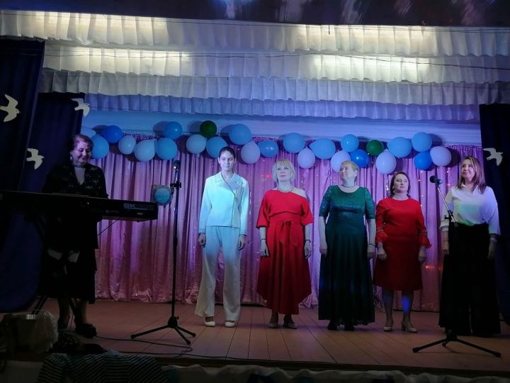 Песни танцы: в Чистополе прошел концерт, посвященный открытию навигации