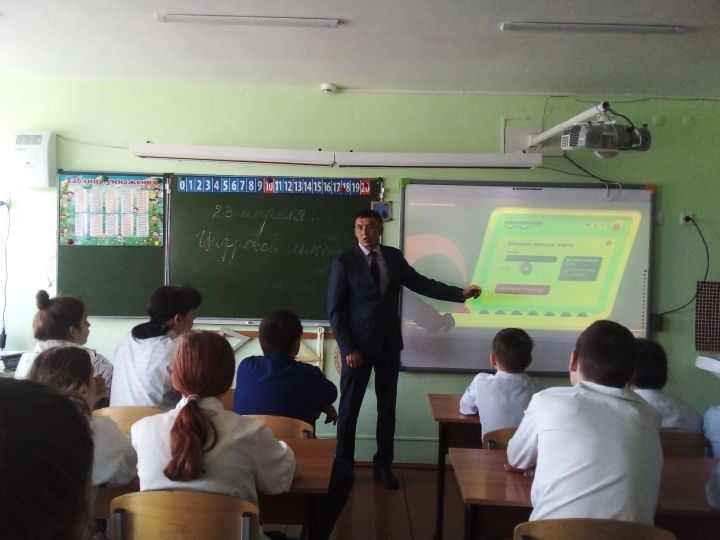 Школьникам Чистопольского села рассказали, как безопасно вести себя в интернете
