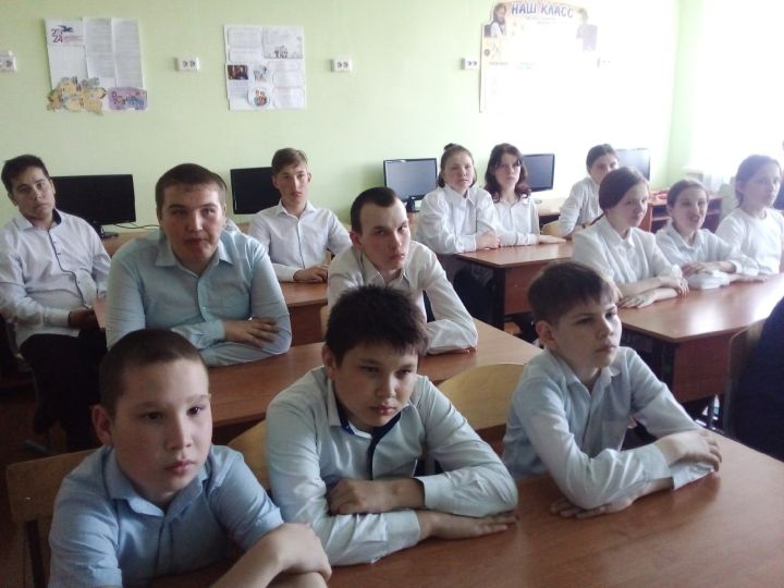 Школьникам Чистопольского села рассказали, как безопасно вести себя в интернете