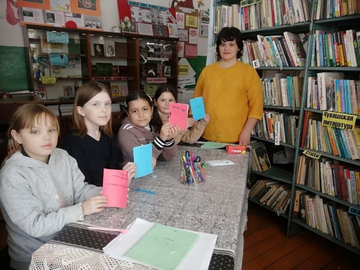 Для ребят чистопольского села провели мастер-класс «Книга своими руками»