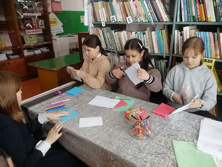 Для ребят чистопольского села провели мастер-класс «Книга своими руками»