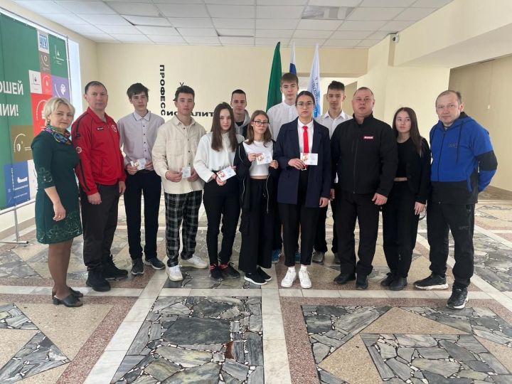 Чистопольским студентам вручили знаки отличия и удостоверения комплекса ГТО