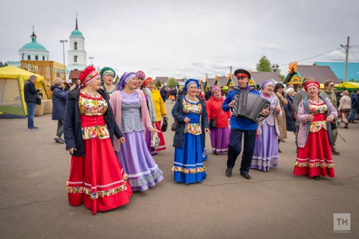 Специальными гостями народного праздника «Каравон» станут фолк-группа «Отава Ё» и Татьяна Куртукова