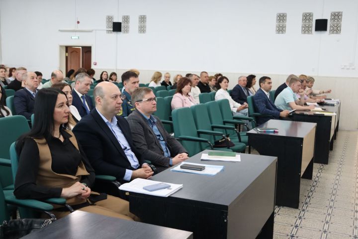 В Чистополе обсудили санитарно-эпидемиологическую и оперативную обстановку, вопросы аграрной отрасли