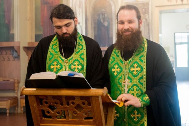 Чистопольцы поздравили епископа Пахомия с именинами