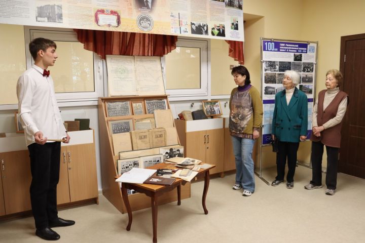 Родственники знаменитого выпускника Чистопольского сельхозтехникума Гумера Усманова передали его личные вещи в музей учебного заведения