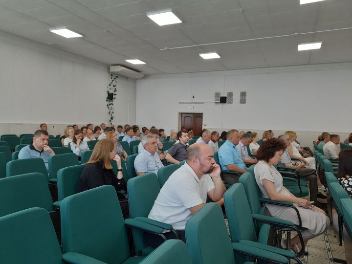 Дмитрий Иванов поручил коммунальным службам Чистополя оперативнее реагировать на обращения населения