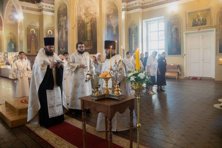 В Чистопольском соборе в канун Вознесения Господня епископ Пахомий совершил всенощное бдение