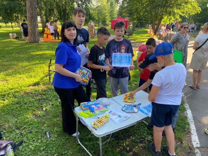 Семьёй – за безопасность: чистопольцы разгадывали ребусы, собирали пазлы и решали головоломки на тему ПДД