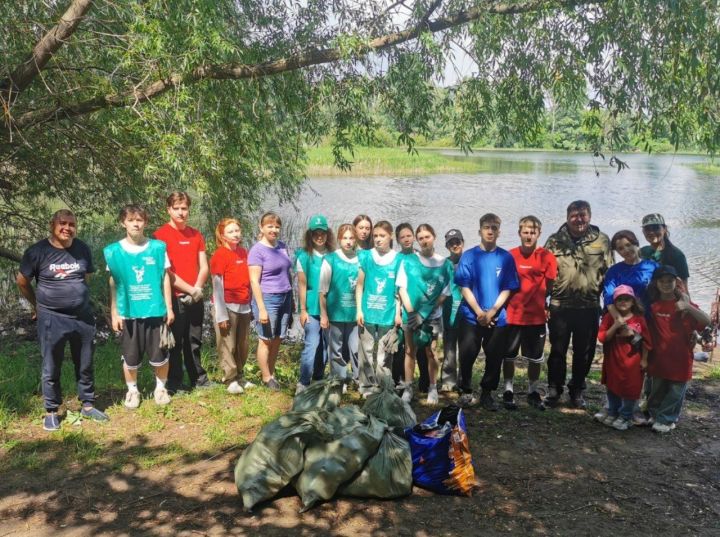 В Чистополе очистили от мусора берег реки Прость