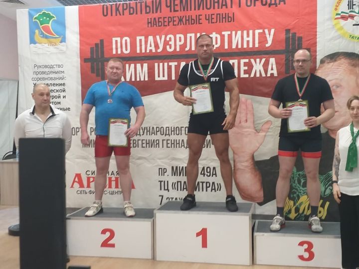 Чистопольские спортсмены отличились на чемпионате по пауэрлифтингу