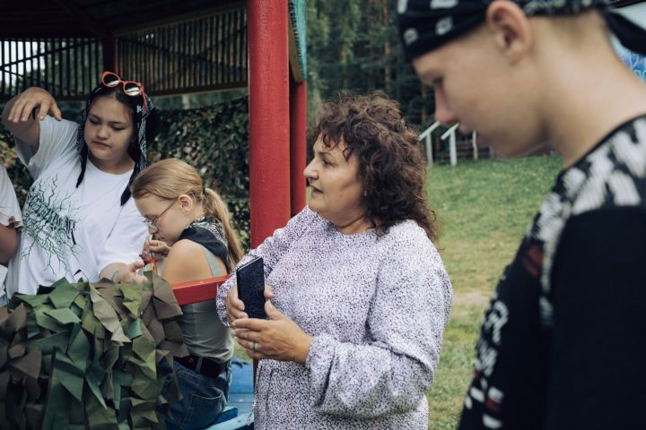 Для детей, отдыхающих в лагере провели мастер-классы по изготовлению сухих супов, маскировочных сетей