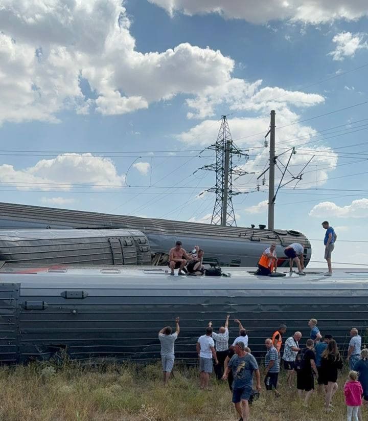 Сошел с рельсов пассажирский поезд «Казань — Адлер»