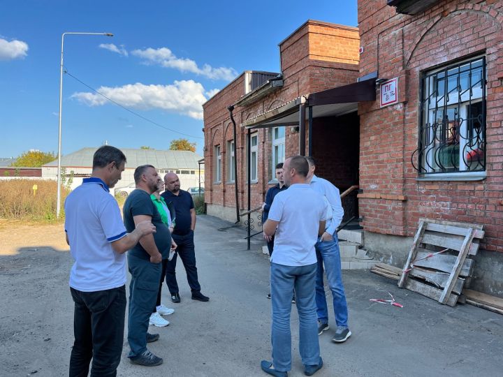 В Чистополе обсудили ход капитального ремонта здания, где расположится центр «Статус»