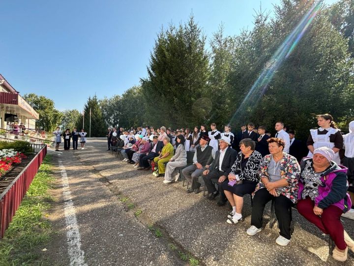 Чистай районында махсус хәрби операциядә батырларча һәлак булган 17 якташыбызга мемориаль такта ачылды