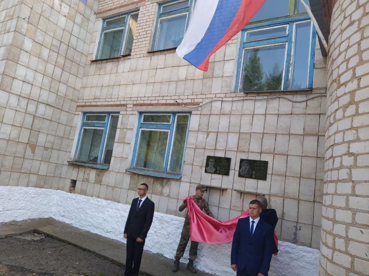 Чистай районында махсус хәрби операциядә батырларча һәлак булган 17 якташыбызга мемориаль такта ачылды