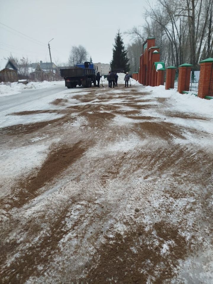 В Чистополе коммунальщики очистили от снега более тысячи километров дорог