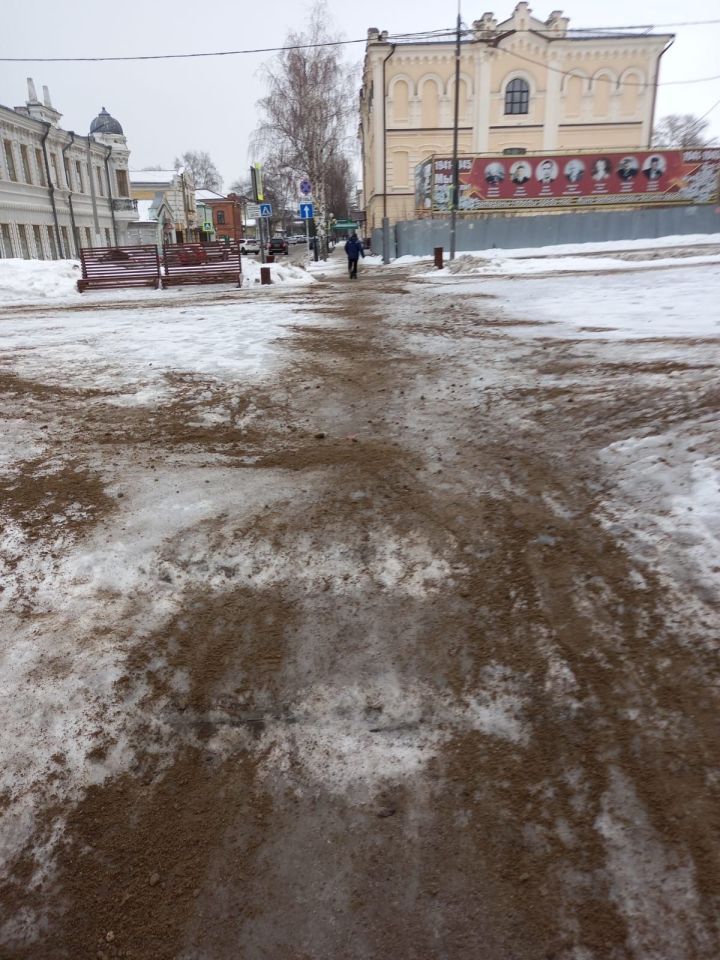 В Чистополе коммунальщики очистили от снега более тысячи километров дорог