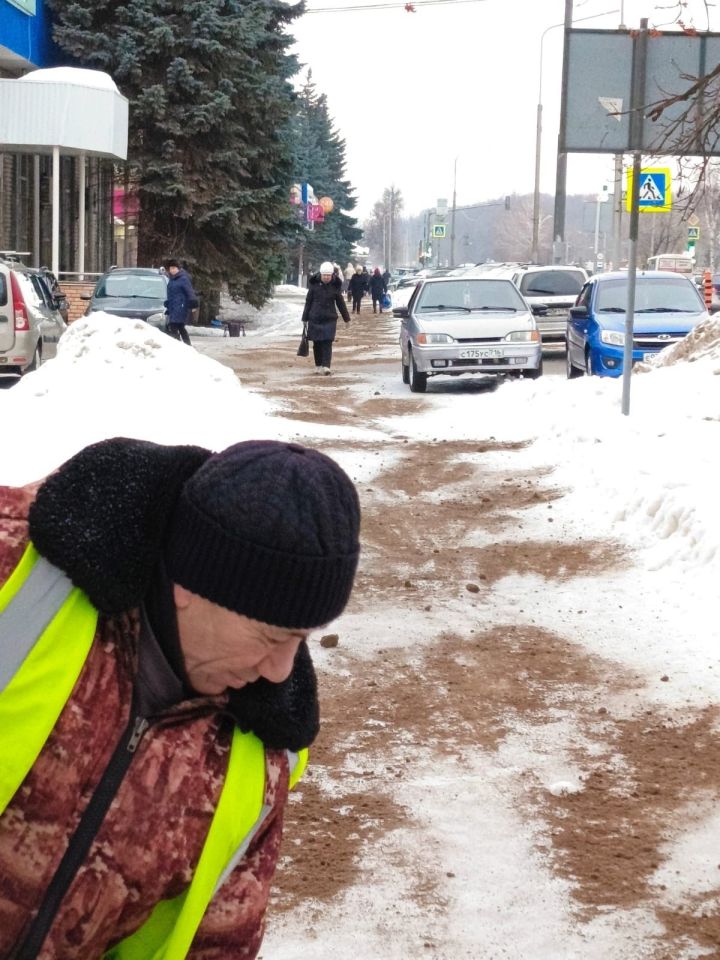 В Чистополе коммунальщики очистили от снега более тысячи километров дорог