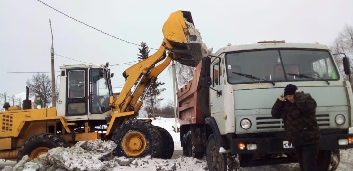 В Чистополе проведены работы по уборке дорог и вывозу снега