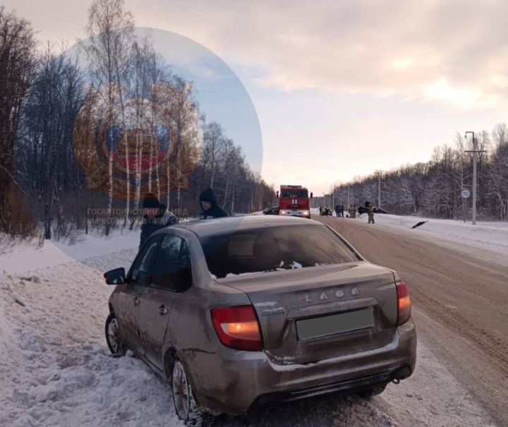 Один погиб: на трассе в Альметьевском районе столкнулись три автомобиля